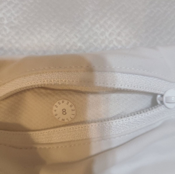 Lululemon shorts size 8 EUC - Picture 6 of 6